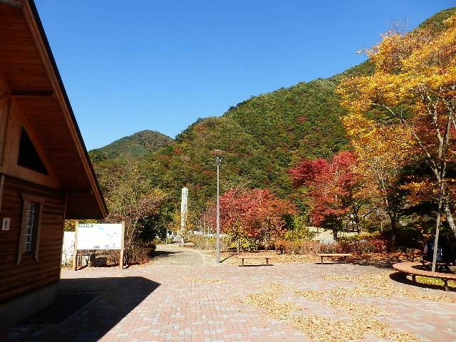 10/29　小金沢公園～松姫峠～奈良倉山の紅葉状況(2014.10.30)