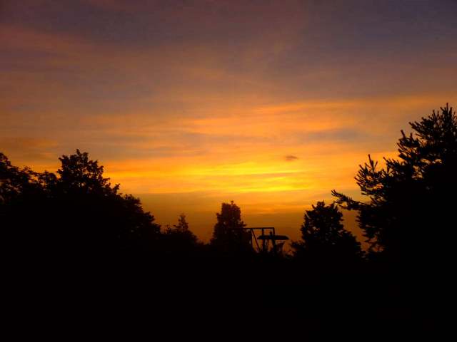 ①山頂からの朝焼け