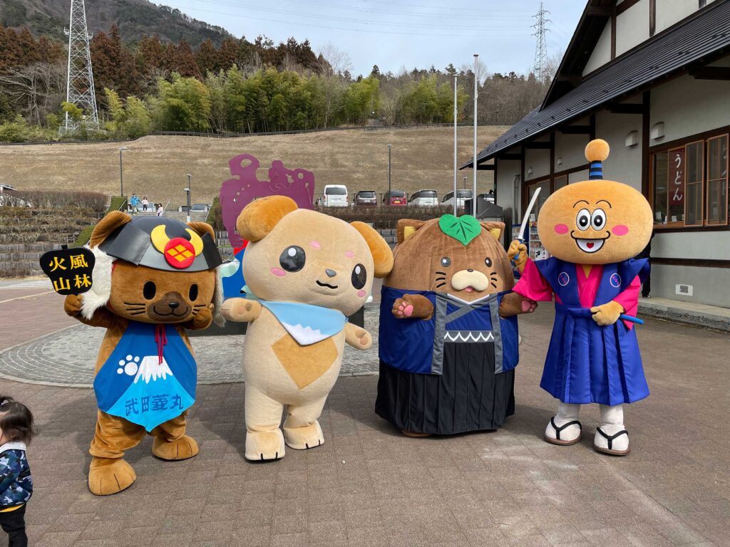 山梨県のキャラクターたちと写真を撮ろう！