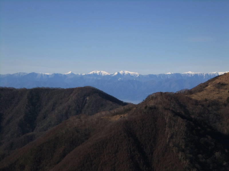 雪に覆われた南アルプスのパノラマも見る事が出来ます