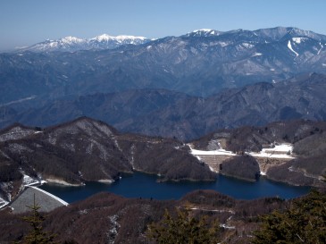 上日川ダムもとても綺麗に見えます