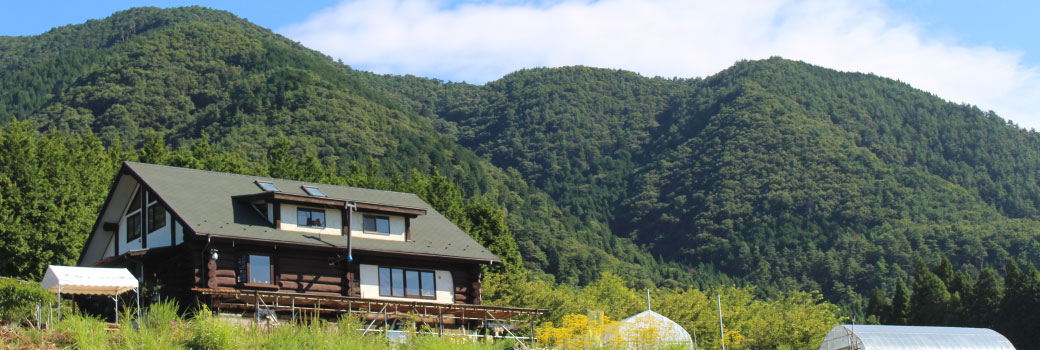 美しい里山に囲まれた大月エコの里。